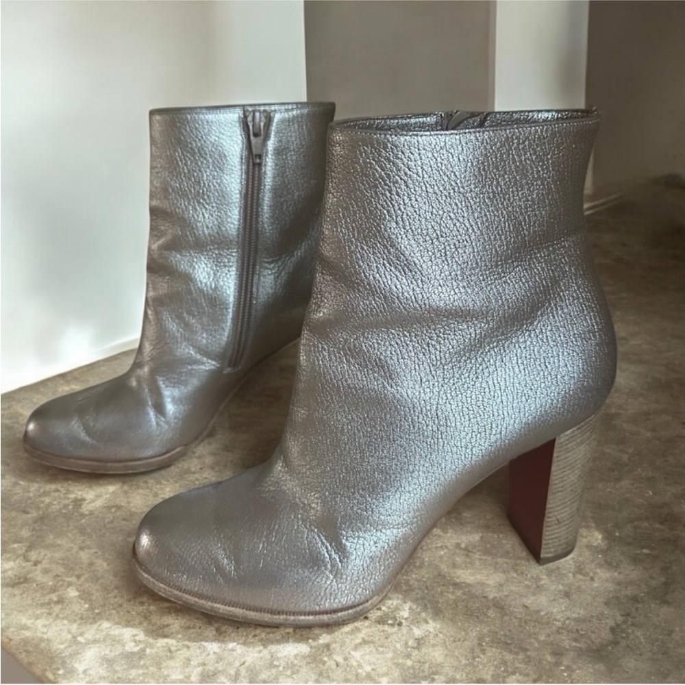 Christian Louboutin Adox Metallic boots
RETAIL 1,595 - Picture 2 of 8